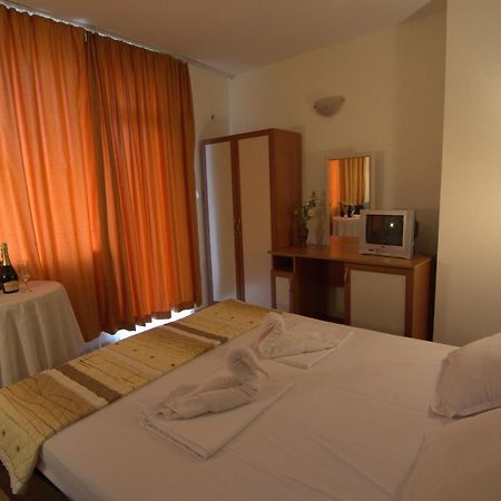 Hotel Stoyanov Равда Экстерьер фото