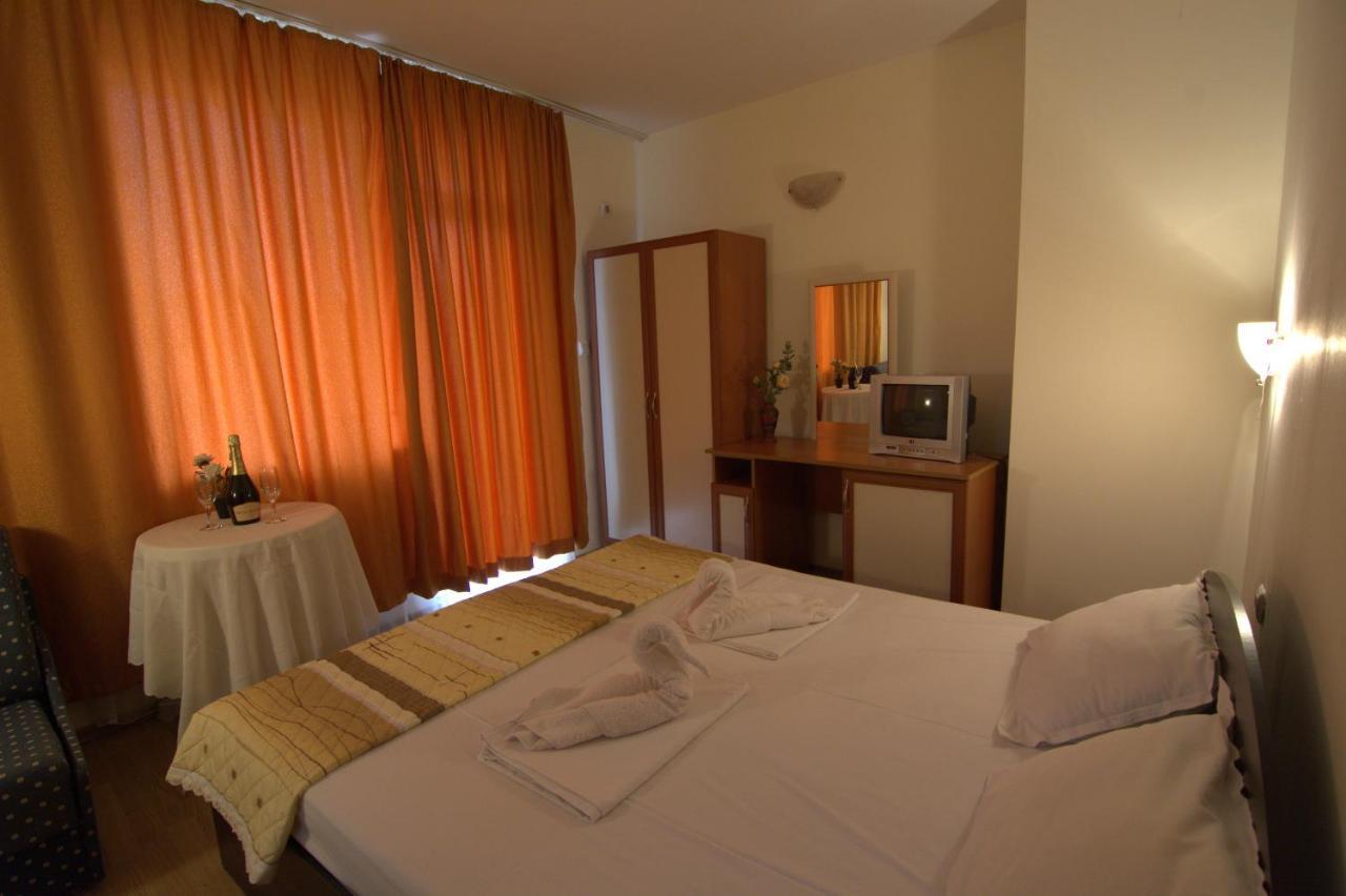 Hotel Stoyanov Равда Экстерьер фото