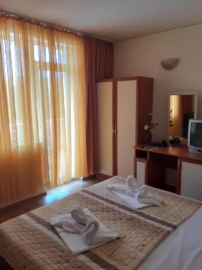 Hotel Stoyanov Равда Экстерьер фото